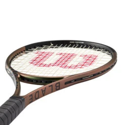 Wilson Blade 98 16X19 V8 Turnierschläger 12 Wilson Blade 98 16X19 V8 Turnierschläger -TENNIS PETERS Verkäufe 03694000 11